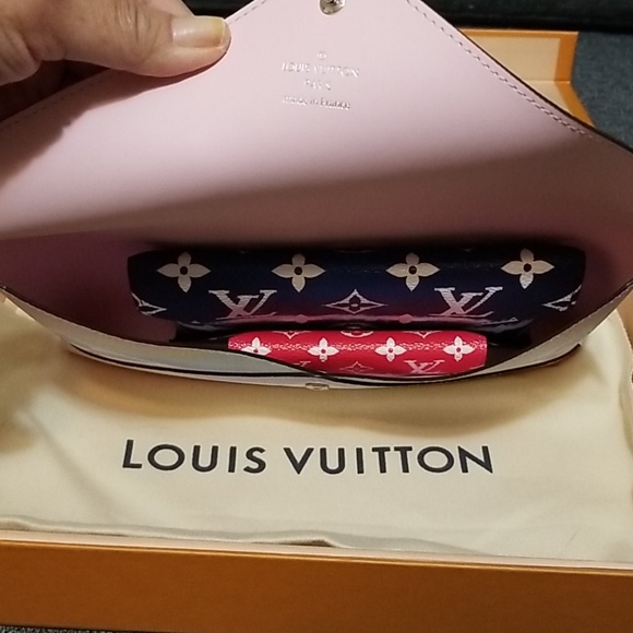 Louis Vuitton clutch - Picture 3 of 3